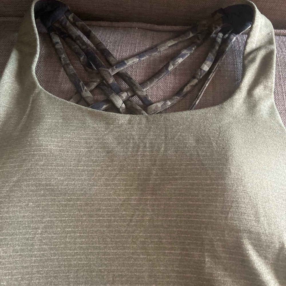Lululemon tank w/built in bra. Sz. S